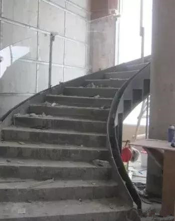 旋轉(zhuǎn)樓梯如何施工？