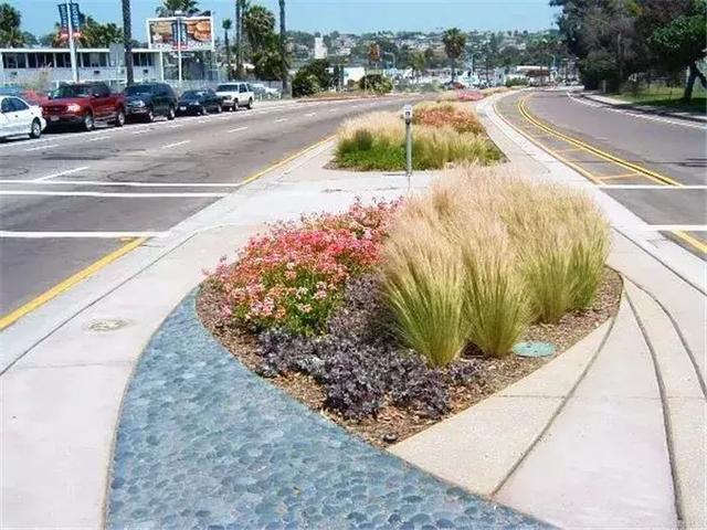 【道路建?！康缆肪G化帶設計