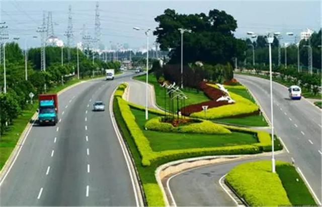 【道路建?！康缆肪G化帶設計