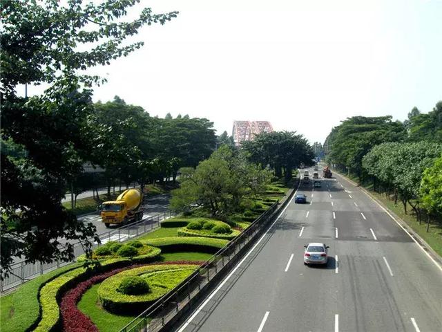 【道路建?！康缆肪G化帶設計
