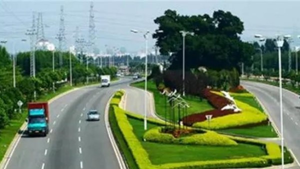【道路建?！康缆肪G化帶設計