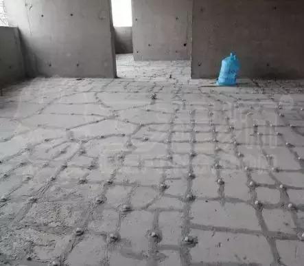 現(xiàn)澆鋼筋混凝土樓出現(xiàn)板裂縫要怎么處理
